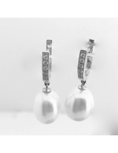 Balto aukso auskarai su briliantais ir lašo formos perlais
